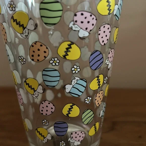 Snoopy Easter glass - Picture 2 of 3
